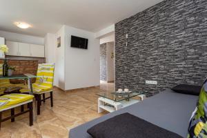 Gallery image of Apartment With A Private Swimming Pool, Garden & BBQ in Gostinjac