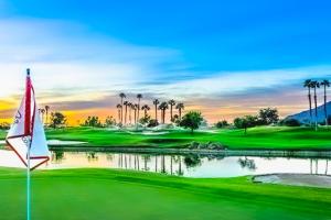 - Vistas a un campo de golf con palmeras en Escape to Luxury at PGA West Permit# 67092, en La Quinta