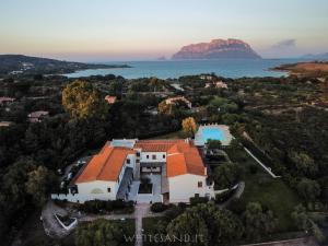 an aerial view of a house with a view of the water at White Sand Residence in Murta Maria