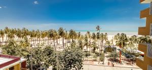 a view of the beach and palm trees from a building at HOTEL LA VIEJA SARA RIOHACHA in Ríohacha