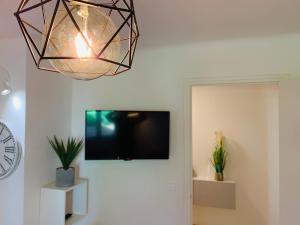 Телевизор и/или развлекательный центр в Mont D'Or Appartement