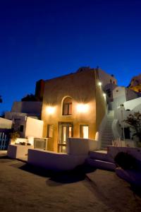 a building with stairs leading up to it at night at Lydia Cavehouse in Oia