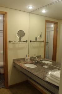 
A bathroom at Sol Alphaville Hotel & Residence
