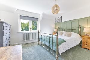 a bedroom with a bed and a window at Host & Stay - Waterleap Cottage in Ovingham