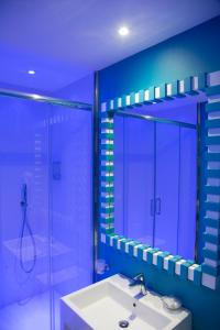 A bathroom at Sorrento ResArt Suite