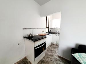 Kuchyňa alebo kuchynka v ubytovaní Fuengirola Towers
