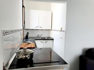Kuchyňa alebo kuchynka v ubytovaní Fuengirola Towers
