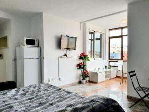 Televízia a/alebo spoločenská miestnosť v ubytovaní Fuengirola Towers