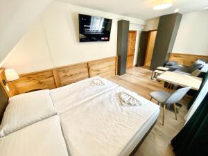 Postel nebo postele na pokoji v ubytování Villa Pinus Slovenský raj - Hotel Čingov dependance