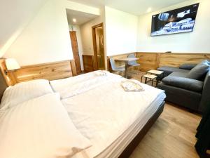 Postel nebo postele na pokoji v ubytování Villa Pinus Slovenský raj - Hotel Čingov dependance