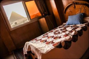 Кровать или кровати в номере Sphinx Guest House Giza 