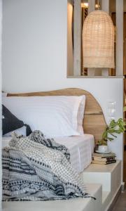 Posteľ alebo postele v izbe v ubytovaní Laia Seafront Luxury Apartments