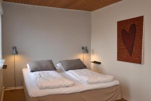 Ένα ή περισσότερα κρεβάτια σε δωμάτιο στο Dalby Hotel