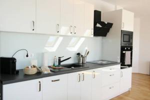 Kuchyň nebo kuchyňský kout v ubytování Penthouse with Amazing Terrace l LF42