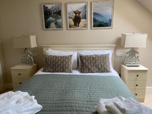 A bed or beds in a room at Craggan Lodge