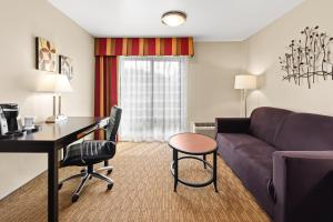 Posezení v ubytování Holiday Inn Express Portland SE - Clackamas Area by IHG