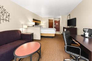 TV a/nebo společenská místnost v ubytování Holiday Inn Express Portland SE - Clackamas Area by IHG