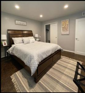a bedroom with a large bed in a room at Evie's Campus-close 2 bedroom luxury in Oklahoma City