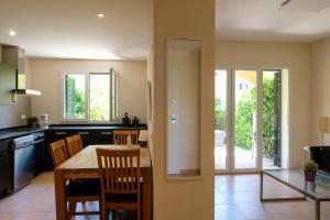 A kitchen or kitchenette at Casa Nani