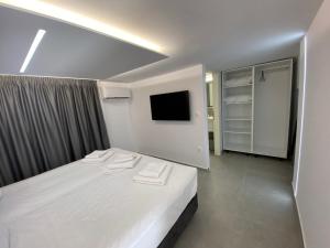 Ένα ή περισσότερα κρεβάτια σε δωμάτιο στο Ξενοδοχείο Αλεξ