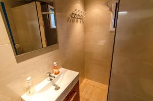 Ein Badezimmer in der Unterkunft Club Villamar - Merlot