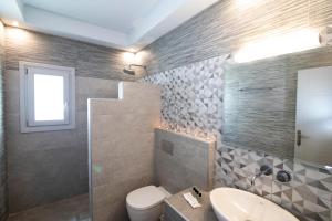 A bathroom at Petra Aqua Villa
