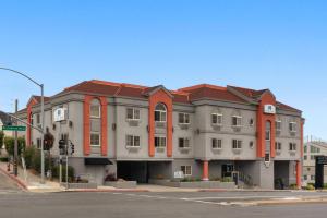 a building on the corner of a street at Hotel Aura SFO Airport in San Bruno