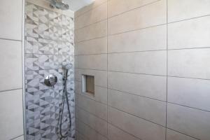 A bathroom at Petra Aqua Villa