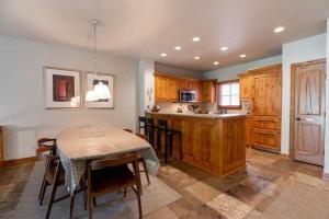 Köök või kööginurk majutusasutuses Ski Townhome in Beaver Creek