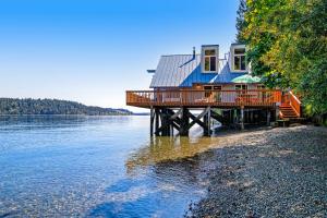 a house on a dock on a body of water at Captain's Quarter in Johnson Landing