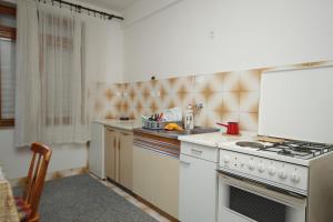 Nhà bếp/bếp nhỏ tại Rooms with a parking space Makarska - 6778