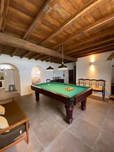 a pool table in the middle of a room at Casa do Sétimo Passo in Marvão