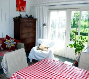 A seating area at Bed In Waterland