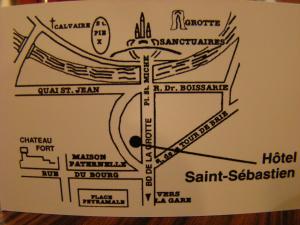 un dibujo de un diagrama en una pizarra en Hôtel Saint Sébastien, en Lourdes