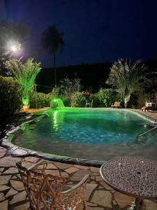 A piscina localizada em Pousada Kafofinho da Serra ou nos arredores