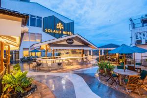 Bazén v ubytování Solano Hotel nebo v jeho okolí