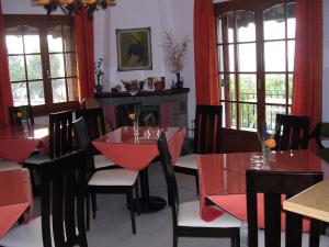 A restaurant or other place to eat at Anastasia Még 36 kép