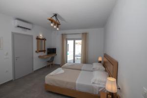 A bed or beds in a room at Petra Aqua Villa