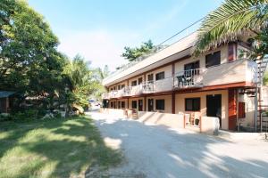 Gallery image of RedDoorz Hostel @Megans Paradisio Beach Resort in Zambales