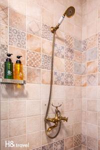 a shower with a hose in a bathroom at 希望城堡 l 全自助入住 in Taitung City