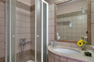 Koupelna v ubytování Xani Hotel