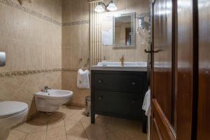 Kőkapu Vadászkastély és Hotel & Apartments的一间浴室
