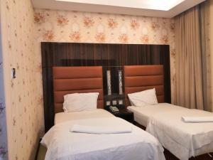 Postel nebo postele na pokoji v ubytování BURJ NAHAR HOTEL L.L.C