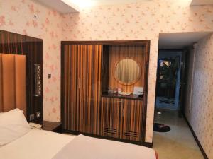 Postel nebo postele na pokoji v ubytování BURJ NAHAR HOTEL L.L.C