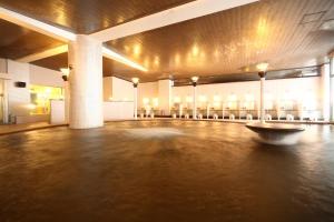 a large hall with a large floor and a table at Hotel Towadaso in Towada