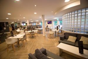 The lounge or bar area at Bannatyne Hotel Durham