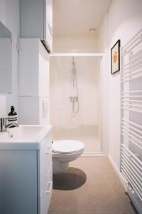 A bathroom at Smartflats - Louise Brussels