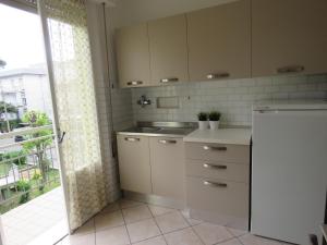 Kuchyň nebo kuchyňský kout v ubytování Appartamenti Tevere