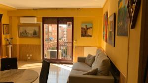 A seating area at Apartamentos Torr en Madrid - Chamartín