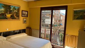 A bed or beds in a room at Apartamentos Torr en Madrid - Chamartín